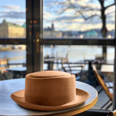 Kapelusze - Gårda Cairns Pork Pie (piasek)