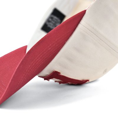 Czapka z daszkiem - Gårda Letter Cap 'E' (biało/czerwony)