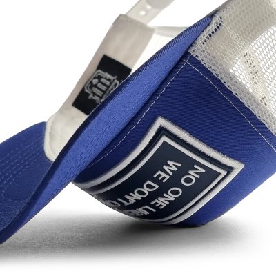 Czapka z daszkiem - Gårda Trucker We Don't Care (niebiesko/biały)