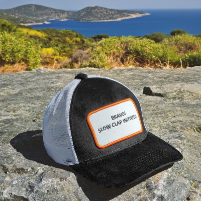 Czapka - Gårda Velvet Trucker Slow Clap (czarny i biały)